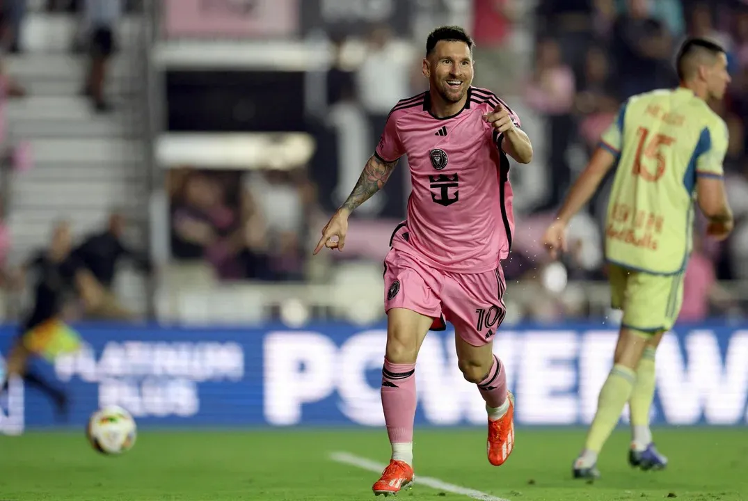 Lionel Messi{