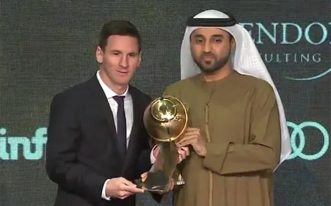 leo-messi-recogio-premio-mejor-futbolista-del-2015-los-globe-soccer-awards-1451239628027