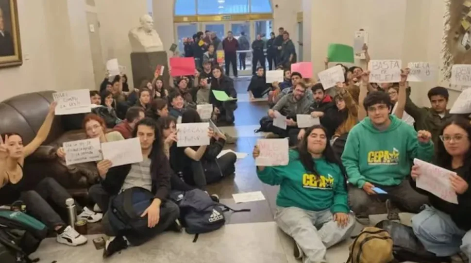 Estudiantes toma