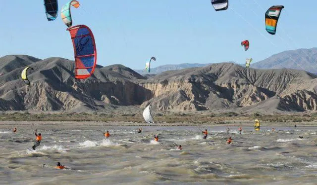 Kitesurf-Cuesta-del-Viento-640x375