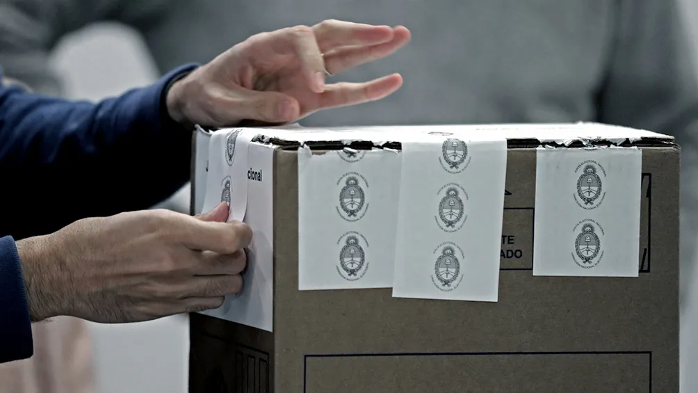 La Cámara Nacional Electoral recordó que no se debe cerrar el sobre con saliva, en virtud de las medidas sanitarias. La Cámara Nacional Electoral recordó que no se debe cerrar el sobre con saliva, en virtud de las medidas sanitarias.