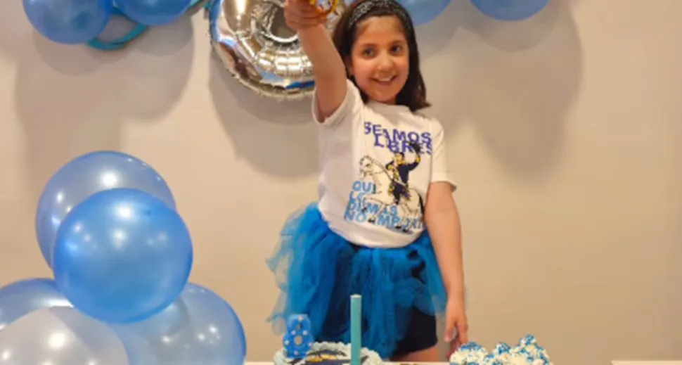 Nena cumple de San Martín