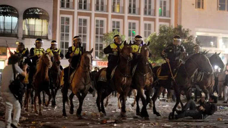 La represión frente a la Casa de Gobierno de Tucumán dejo un saldo de 20 heridos con balas de goma.