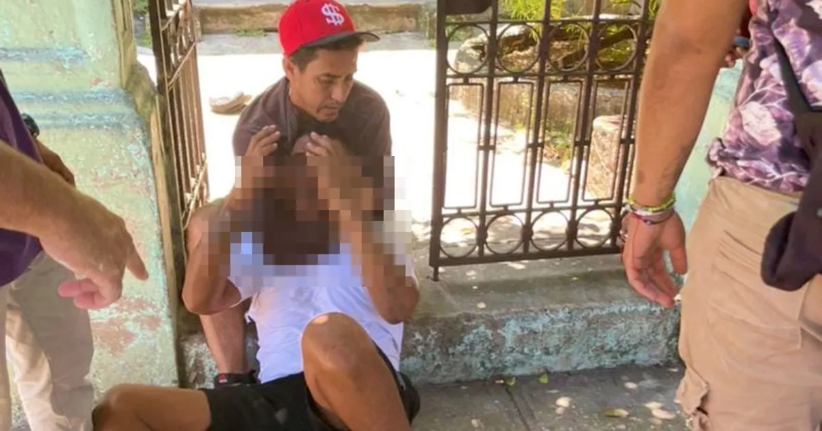 1688146773-vecinos-atrapan-ladron-celulares-habana-andaba-mochila-llena-cosas