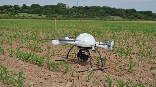 dron-sobrevolando-parcela_tinima20131101_0216_5