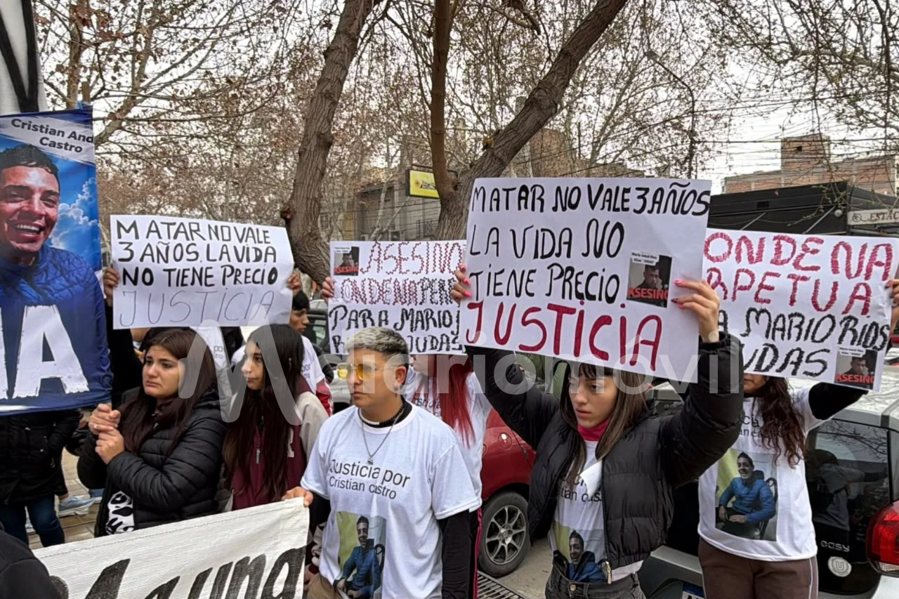 RECLAMO MANIFESTACIÓN TRIBUNALES JUSTICIA POR CRISTIAN ANDRES CASTRO CRIMEN (4)