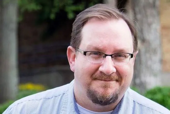 profesor-ethan-schmidt_655x438