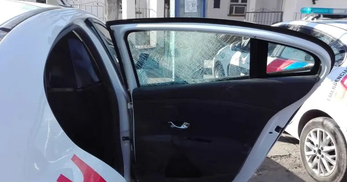 patrullero-roto-policia-barrio-2-abril-rawson-san-juanjpg.jpg