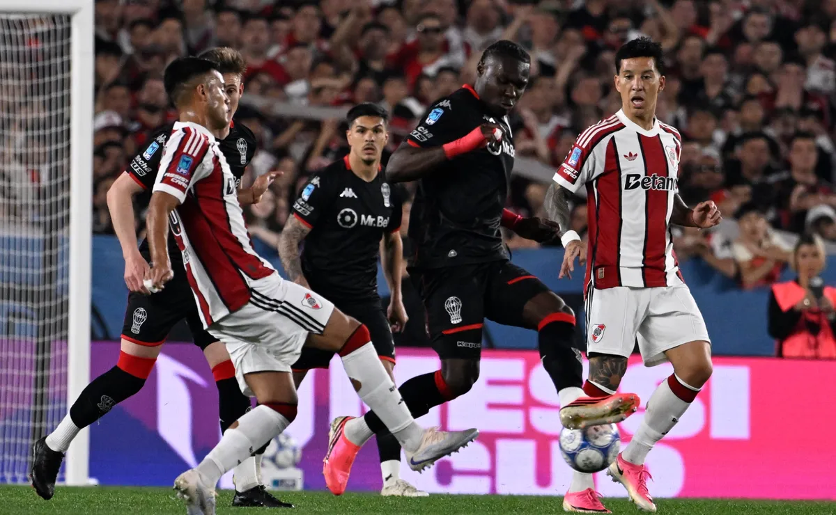 River-Huracan-en-vivo-2-1200x740