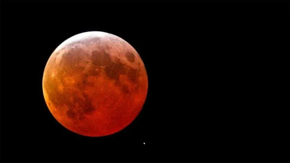 LUNA-ROJA-ECLIPSE