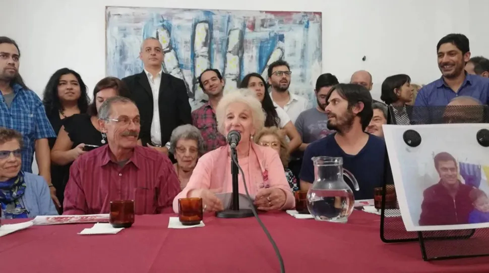 Abuelas de Plaza de Mayo