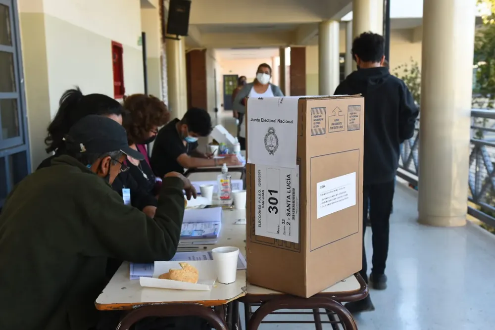 Votación voto urna elecciones paso