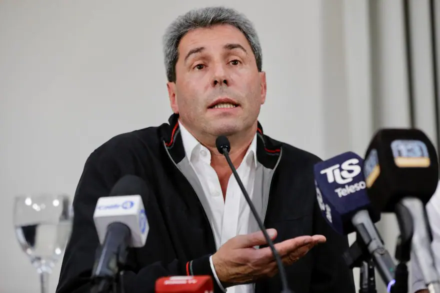 el-gobernador-de-san-juan-sergio-SA4ZM2ZFHVGITFNQI4INHSKE3M.JPG