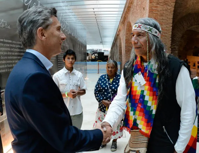 Macri-Qom