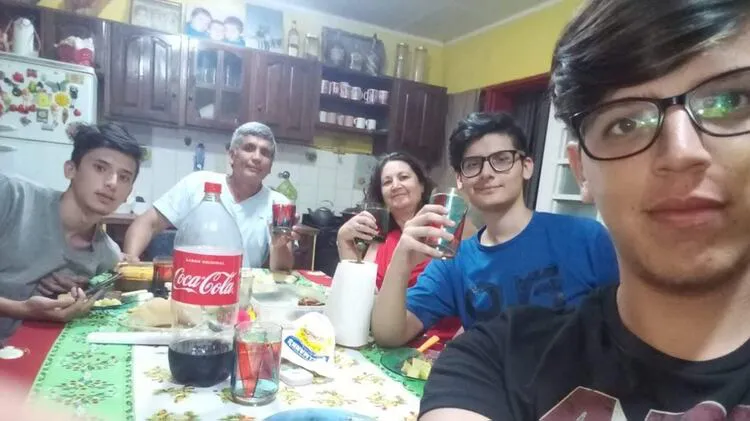 La familia Micchia: Franco (19 años), Juan Manuel (55), Pabla (49), Juan Pablo (18) y Agustín (21)