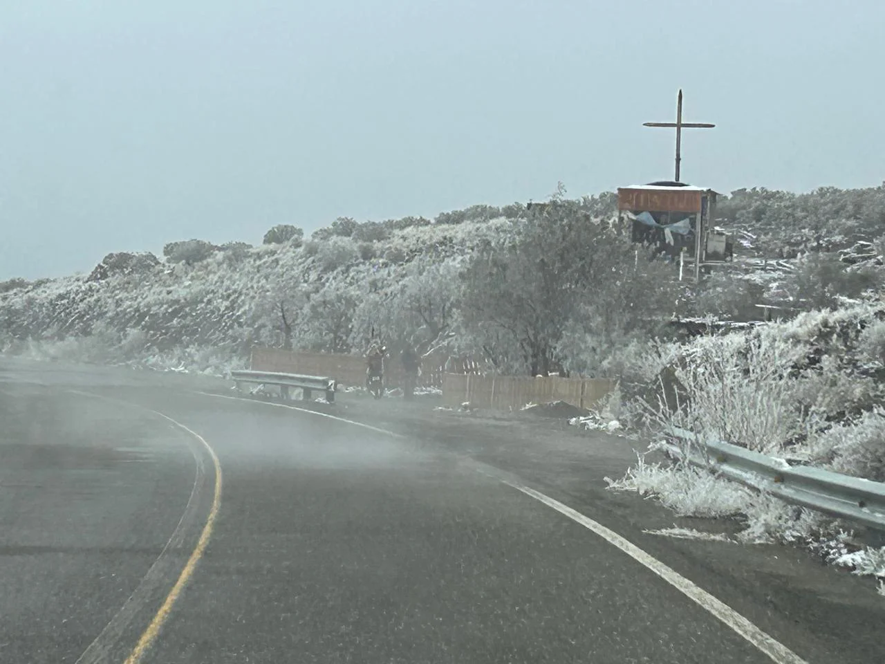 Ruta con agua nieve en Virgen de Andacollo tramo Talacasto a Pachaco, -4°C.
