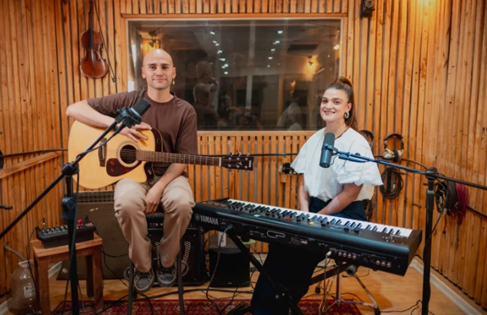 Andrés Cantos y Martina Flores canción oficial FNS 2026