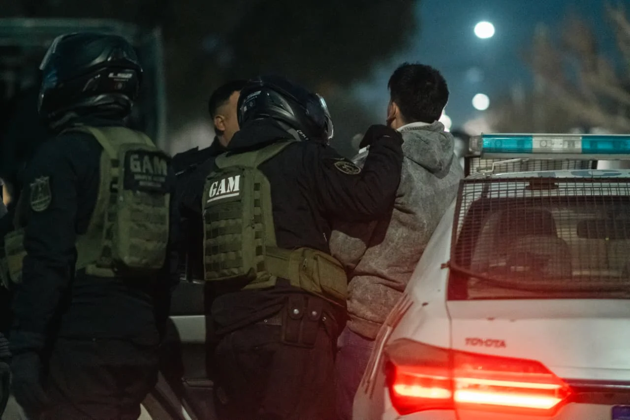 policia patrullero control operativo despliegue detenido delincuente aprehensión (2)