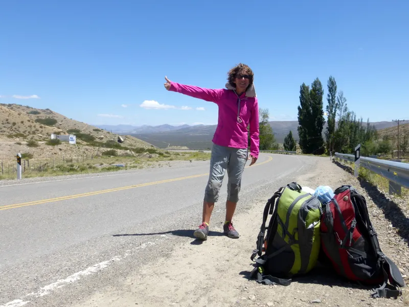 mujer en ruta