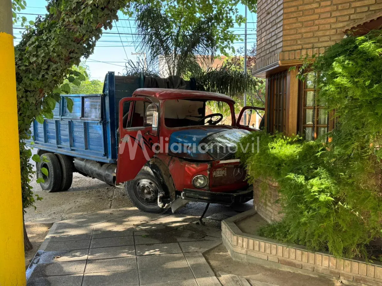 camión choque casa camionero borracho ebrio