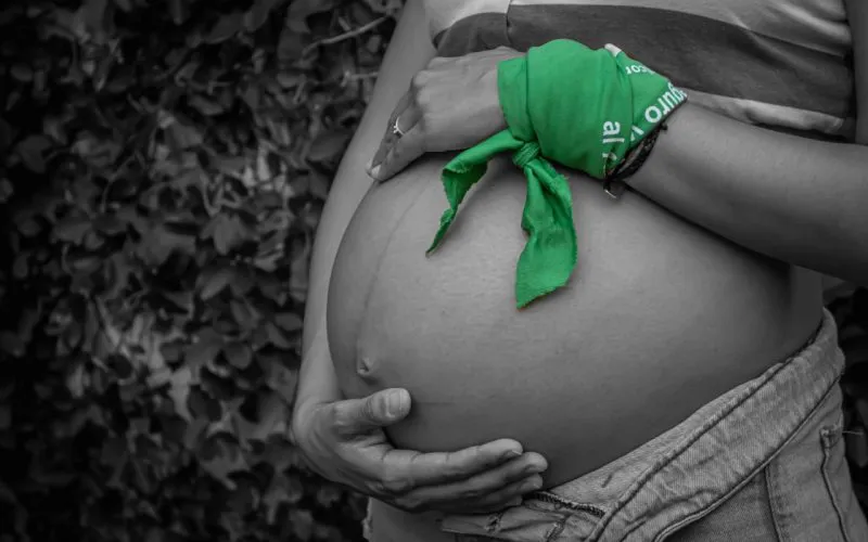 Embarazada aborto pañuelo verde