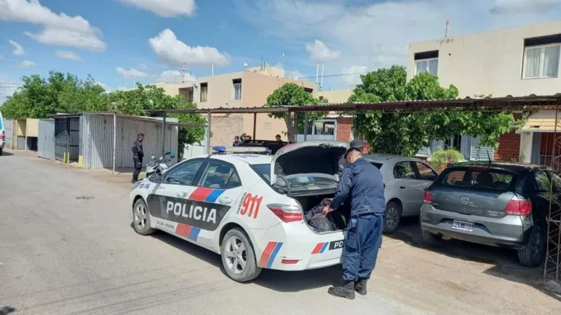 policía barrio rawson