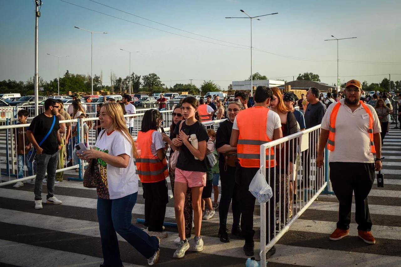 d8988ded-60e6-49fb-a13f-065a34d355cf