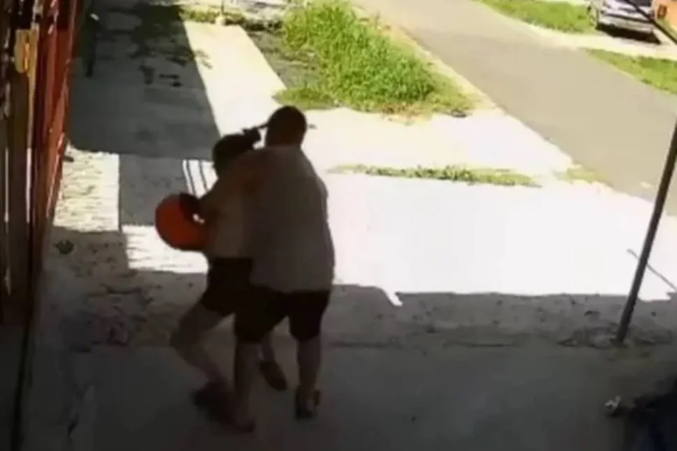 Abusador abuso vía pública calle manoseo