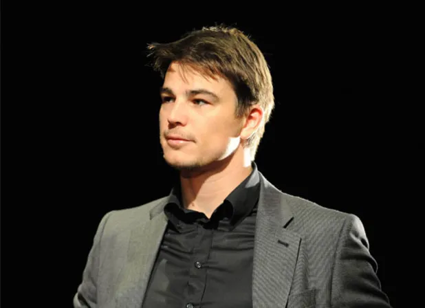550x_josh_hartnett_in_rain_man_1
