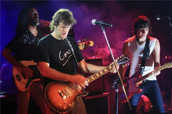 Andres-Ciro-y-Los-Persas-solo-rock-del-pais02