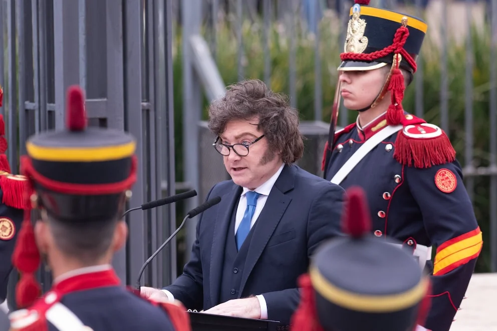 Javier Milei con Granaderos