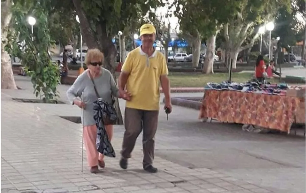 2e30aec6-4af7-465c-b119-0381d1b2e149-1