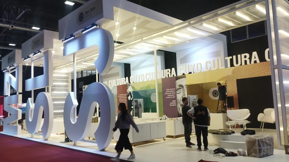 aee7166a-15b9-4bf6-b75f-336bf3d7e1b1