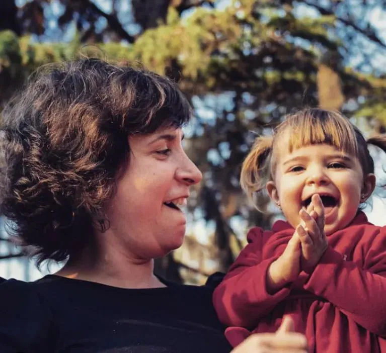 Betiana con su hija Guillermina. (Foto: Instagram / @ernestraffo)