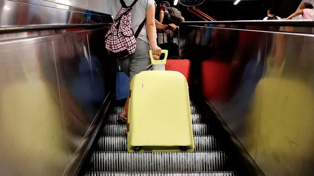 Detienen-aeropuerto-ciudadana-FotoAFP-Ilustrativa_MEDIMA20150803_0211_24