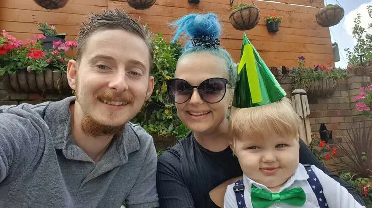 Tres días antes de morir, su novio le organizó la boda soñada en el hospital. (Foto Facebook alex.fielding.73)