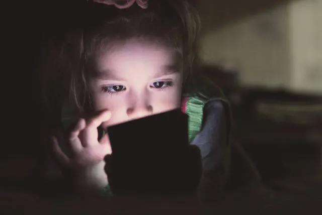niña redes