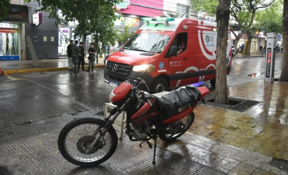 Motocicleta lluvia