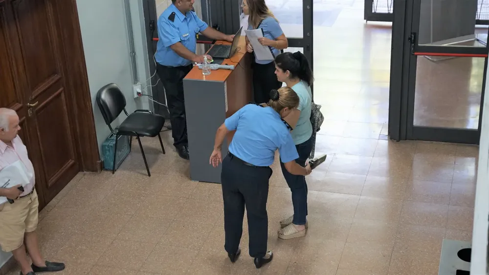 Edificio 25 de Mayo (Tribunales), ingreso por calle Rivadavia