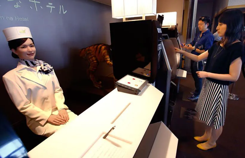 150715-hotel-robots_ap
