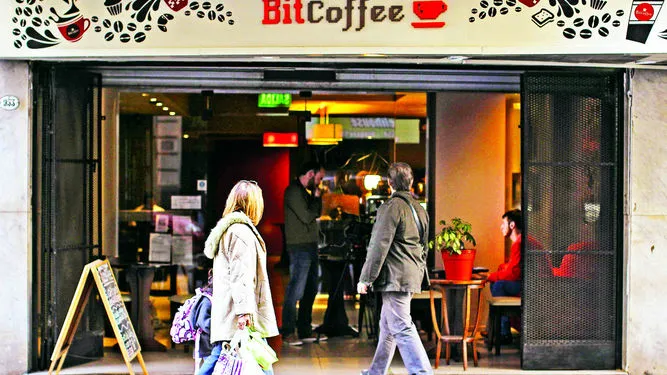 Turistas-argentinos-frecuentan-cafeteria_LPRIMA20150511_0101_24