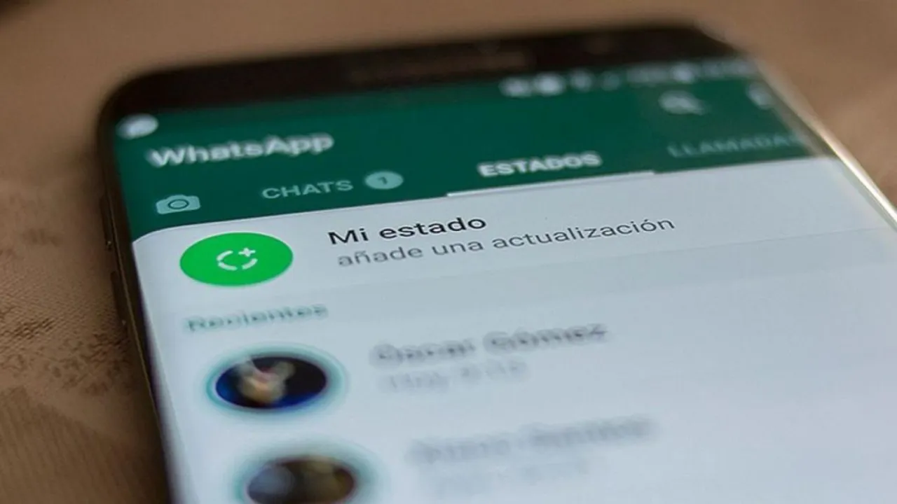 WhatsApp celular chat