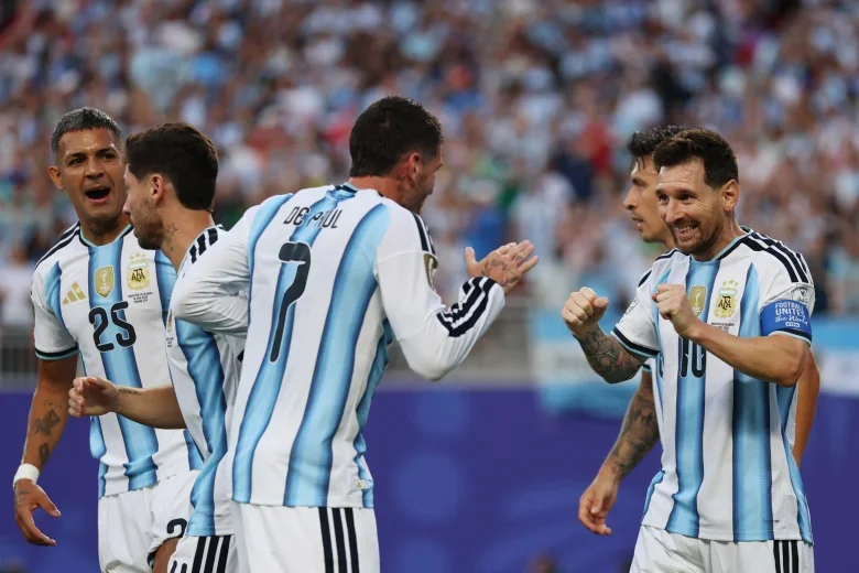 Lionel Messi y De Paul
