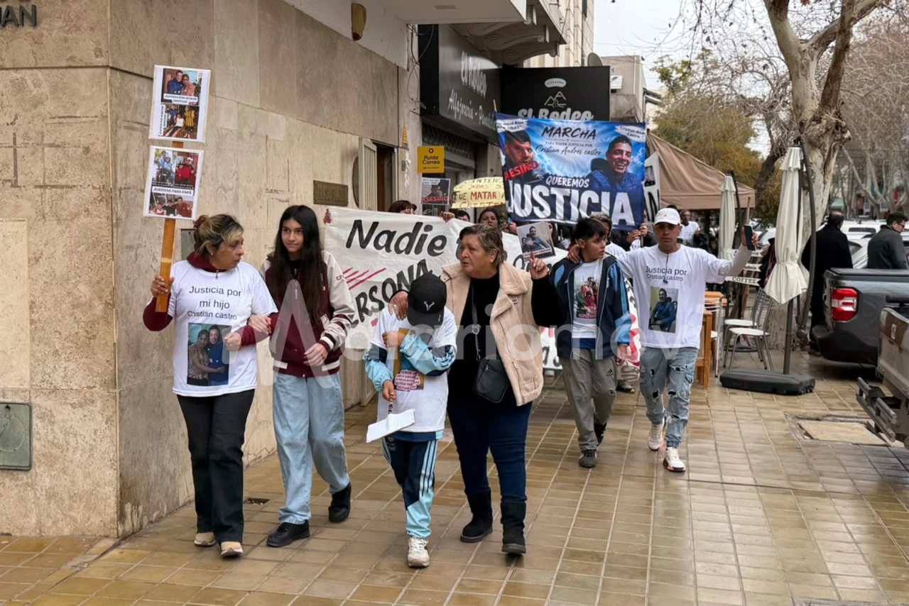 RECLAMO MANIFESTACIÓN TRIBUNALES JUSTICIA POR CRISTIAN ANDRES CASTRO CRIMEN (2)