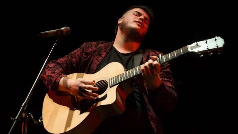 3750bf08466118bf96b5ff32d2c5d82e_L