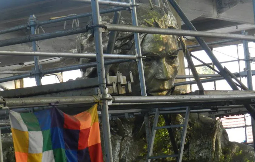 MONUMENTO-A-JUANA-AZURDUY-ARGENTINA-