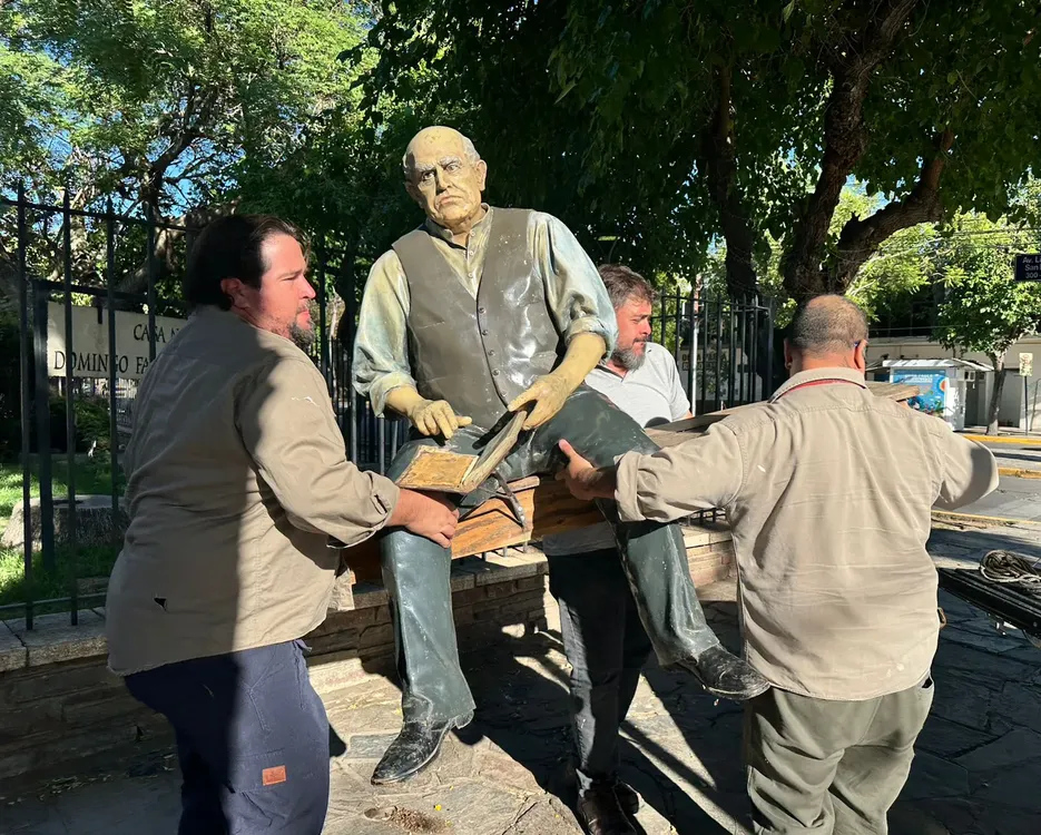 sarmiento estatua movida