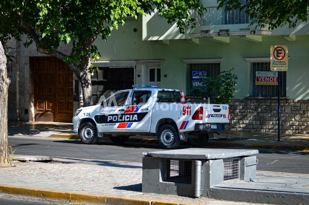 Policía patrullero transito