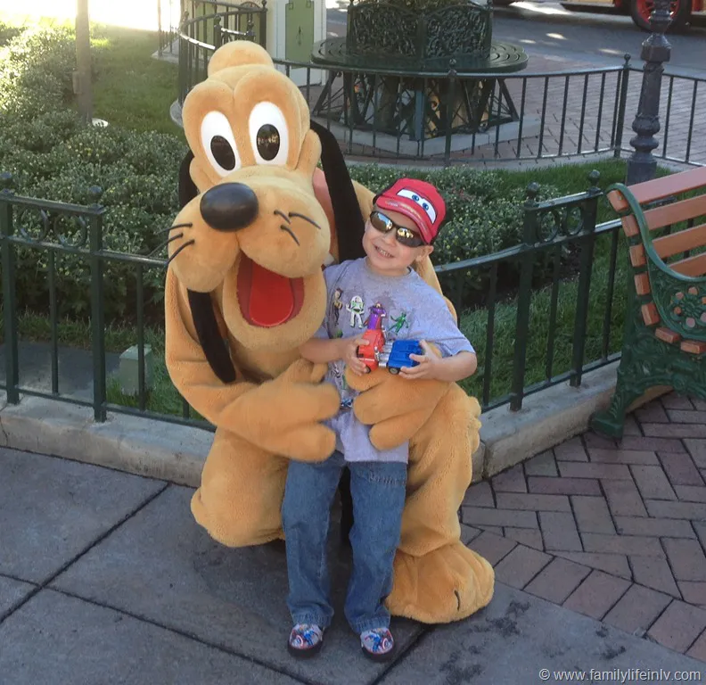 Pluto abrazo