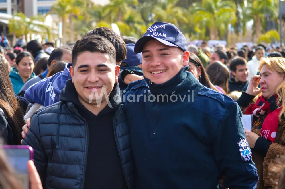 policia emocion felicidad